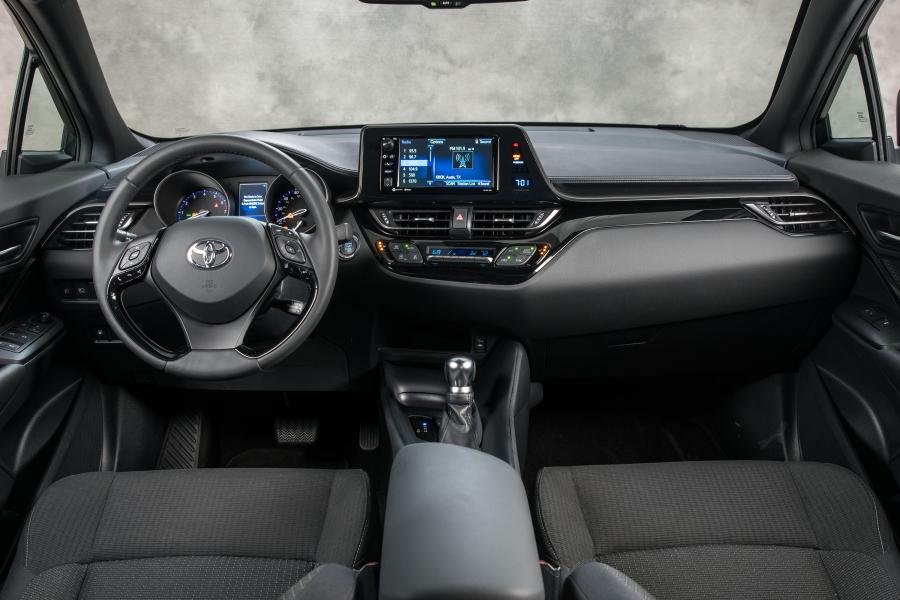 Торпедо Toyota C-HR 2017 года  (NA) (фото 37 из 44)